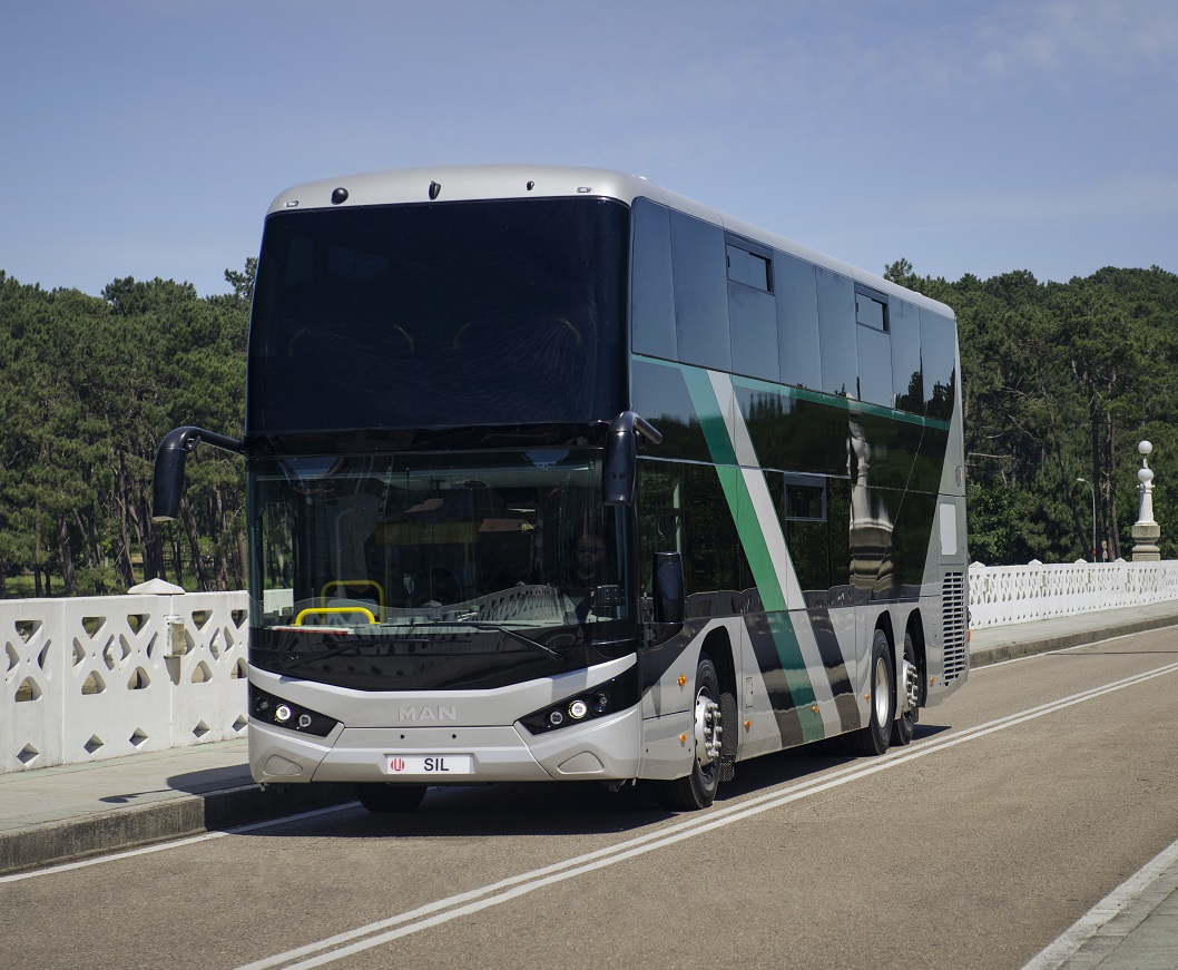 DOUBLE-DECKERS BACK ON THE ROADS IN ISRAEL