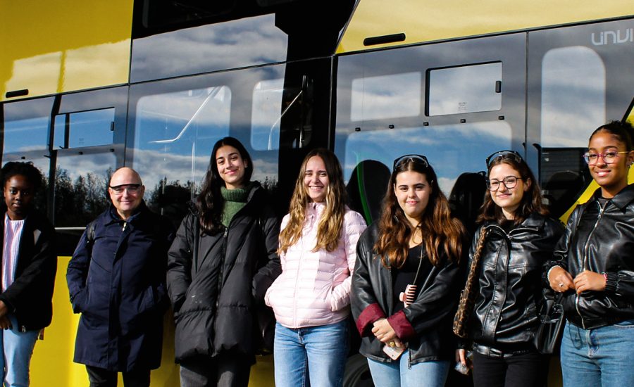 Students of the 1st year of ADE of the University of Vigo visit the UNVI facilities