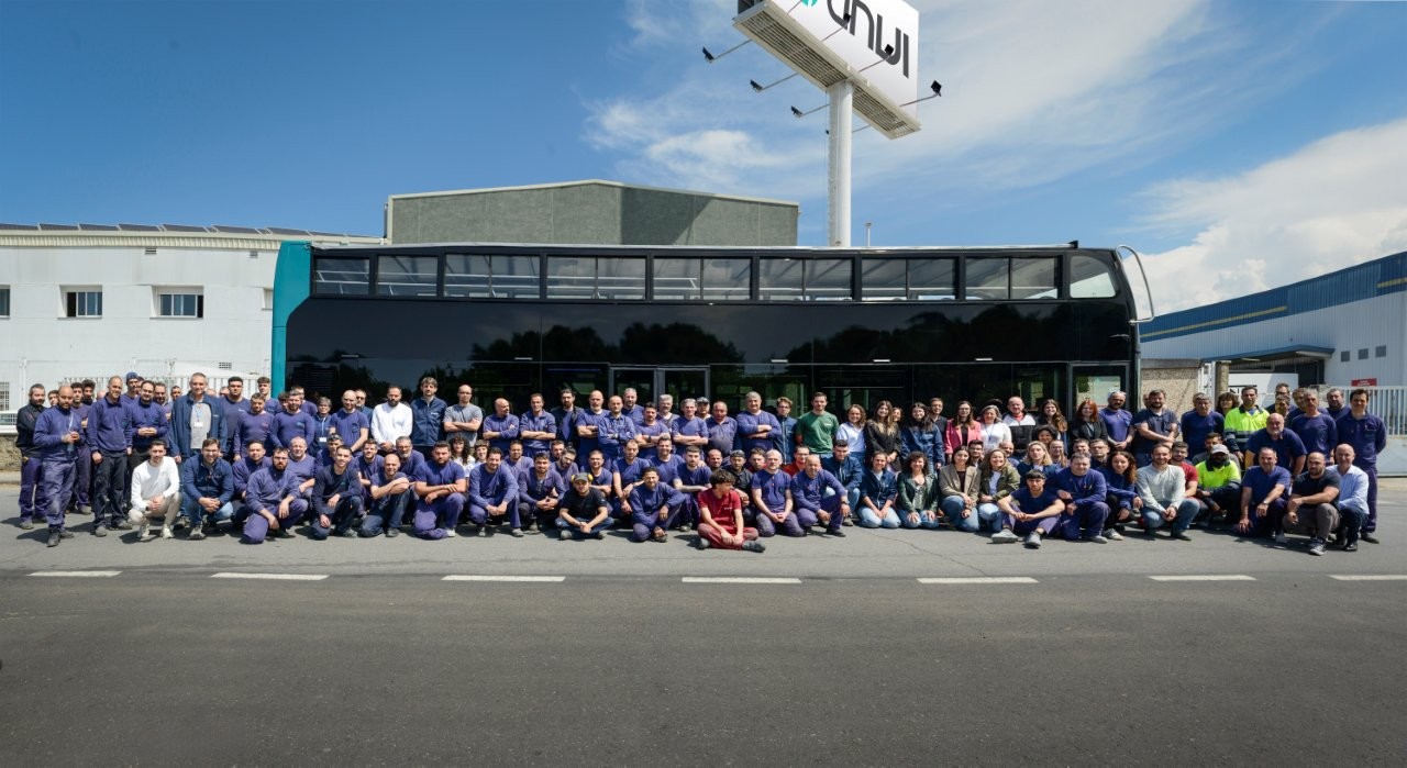 UNVI has completed the delivery of 18 fully electric i23 double-decker tourist buses to Transports Metropolitans de Barcelona (TMB)